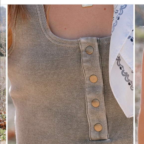 Crop top purchased from Vici - Picture 4 of 11